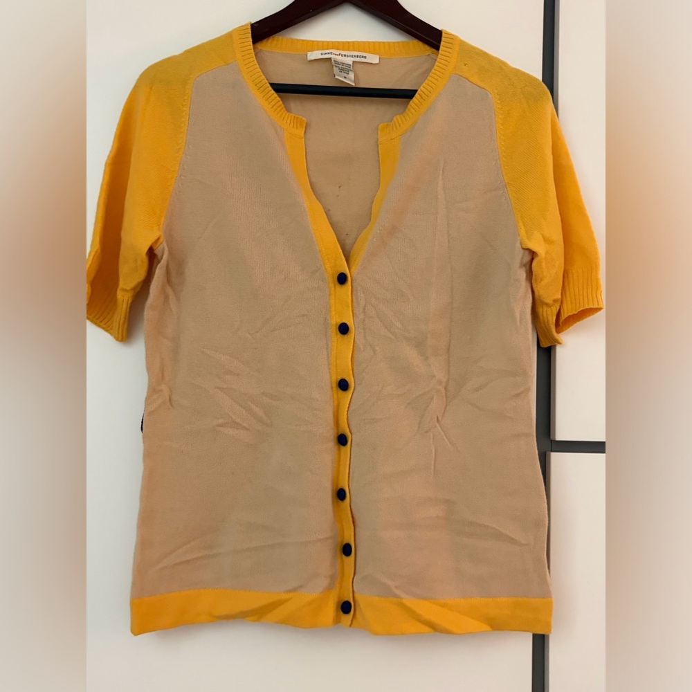 Diane Von Furstenberg Beige Top with Yellow Trim and Short Sleeves